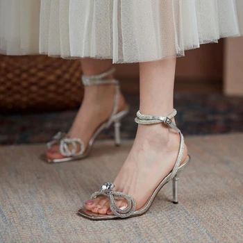 Hvězda styl Crystal Ženy Sandály Luxusní Kamínky Bowknot Letní Svatební Boty Vysoké podpatky Gladiator sandály Party Prom Boty