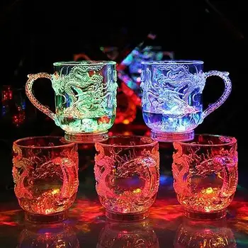 Plastové sklo LED Blikající Barevné Změny Voda Aktivuje Světlo-Up Dragon Pivo, Whisky Cup Hrnek sklenice na Víno